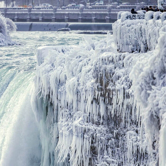 inspiringlife.pt - Frio da América do Norte transforma Cataratas do Niágara em algo absolutamente mágico