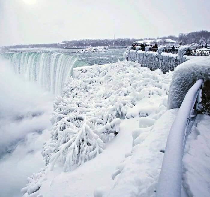 inspiringlife.pt - Frio da América do Norte transforma Cataratas do Niágara em algo absolutamente mágico