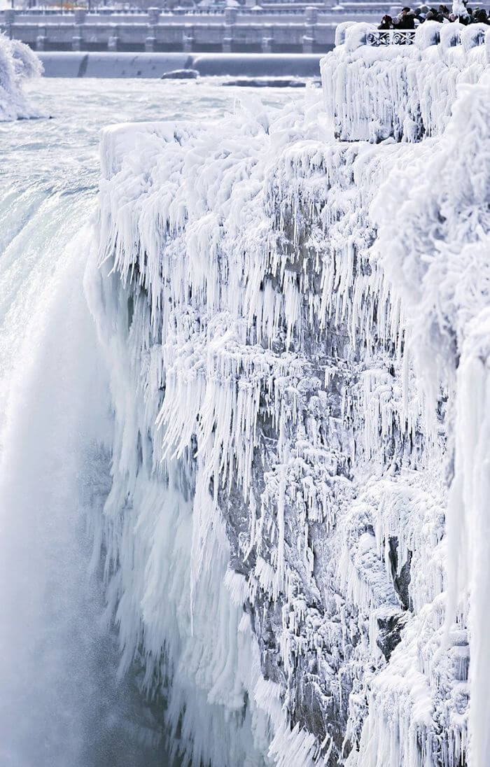 inspiringlife.pt - Frio da América do Norte transforma Cataratas do Niágara em algo absolutamente mágico