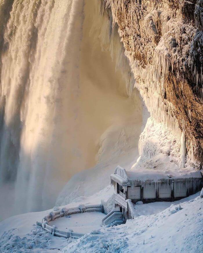 inspiringlife.pt - Frio da América do Norte transforma Cataratas do Niágara em algo absolutamente mágico