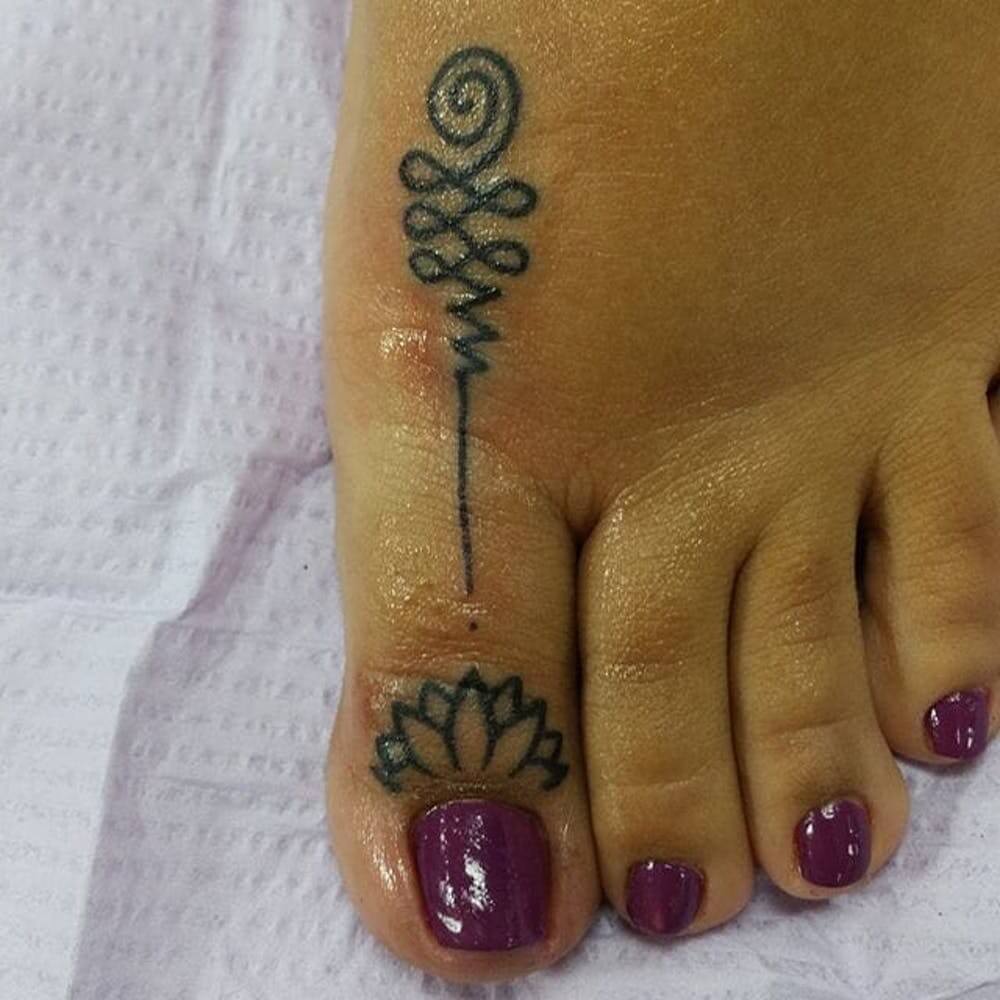 inspiringlife.pt - 16 ideias de tatuagens originais para os dedos dos pés