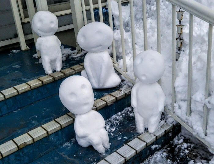 inspiringlife.pt - Japoneses criam verdadeiras obras-de-arte de neve, após intenso nevão atingir Tóquio