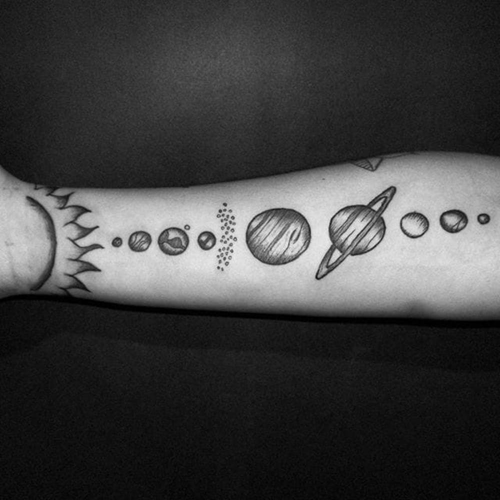 inspiringlife.pt - 18 tatuagens de sistema solar super criativas
