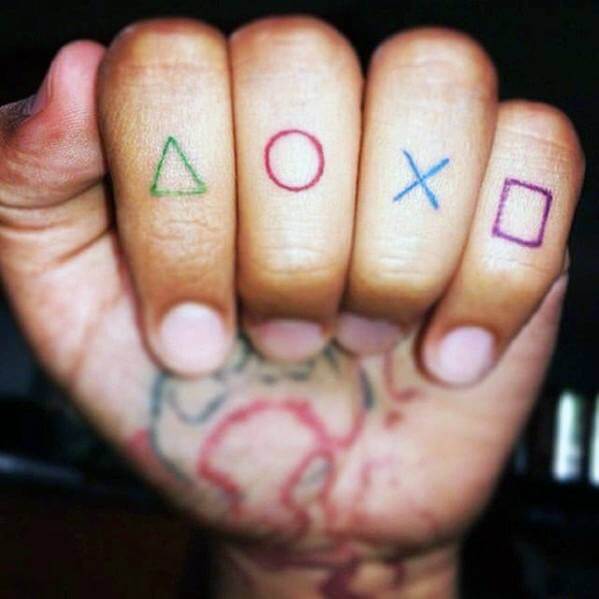 inspiringlife.pt - 22 tatuagens fantásticas para quem não conseguem resistir a um jogo de Playstation