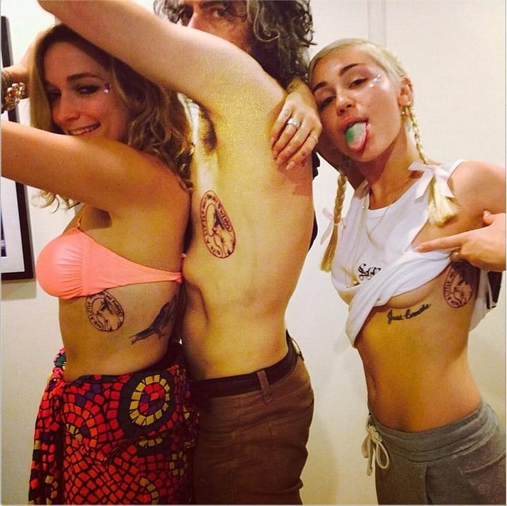 inspiringlife.pt - 16 tatuagens iguais de celebridades que decidiram eternizar a sua amizade na pele