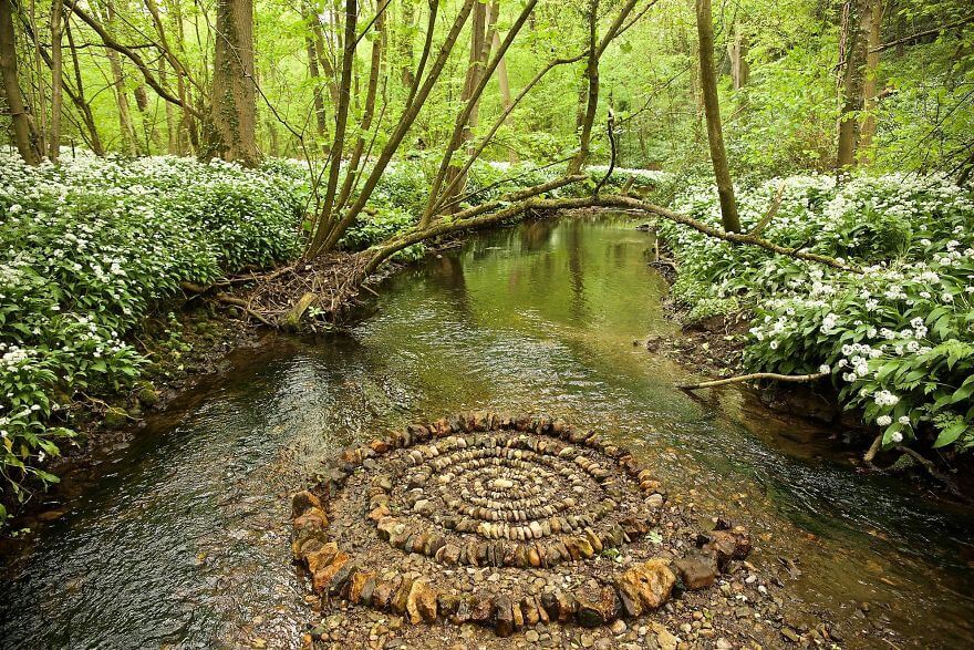 inspiringlife.pt - Artista cria mandalas deslumbrantes com objectos da Natureza