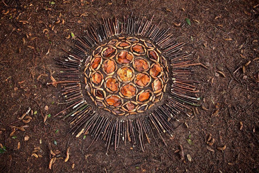 inspiringlife.pt - Artista cria mandalas deslumbrantes com objectos da Natureza