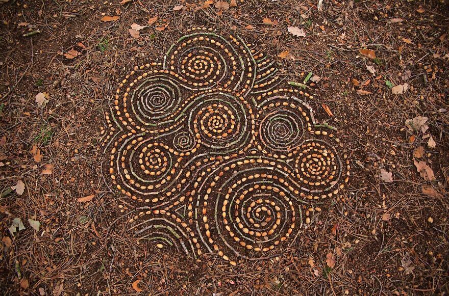 inspiringlife.pt - Artista cria mandalas deslumbrantes com objectos da Natureza