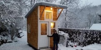 Jovem de 13 anos constrói mini-casa no jardim absolutamente fantástica