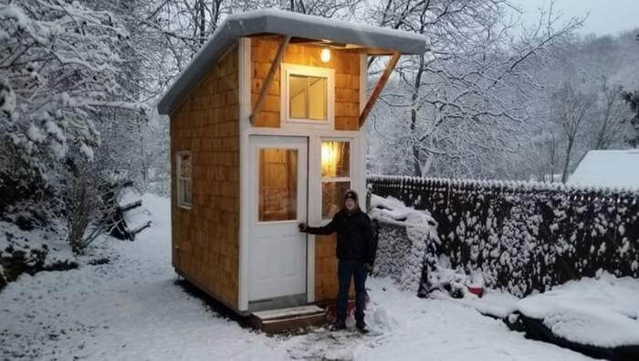 inspiringlife.pt - Jovem de 13 anos constrói mini-casa no jardim absolutamente fantástica