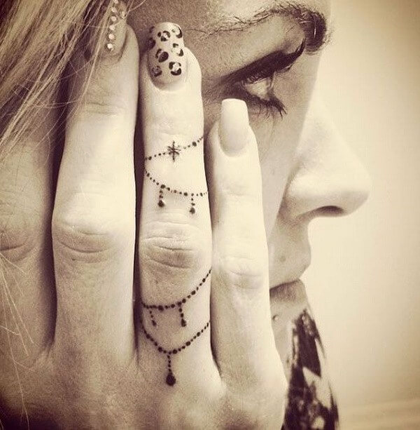 inspiringlife.pt - 29 pequenas e lindas tatuagens para os dedos das mãos