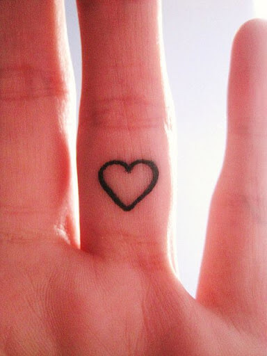 inspiringlife.pt - 29 pequenas e lindas tatuagens para os dedos das mãos