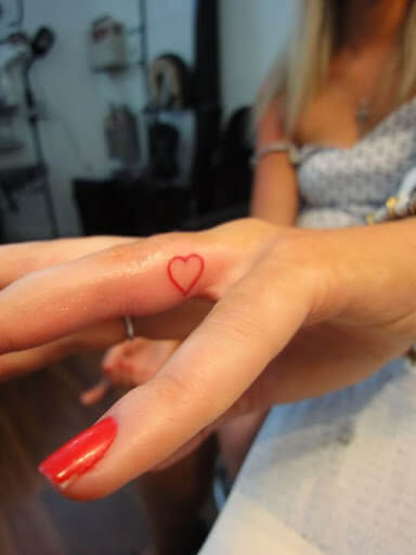 inspiringlife.pt - 29 pequenas e lindas tatuagens para os dedos das mãos