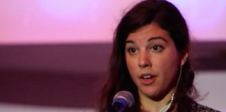 Jovem explica à sua mãe como se sente deprimida através de poema emocionante