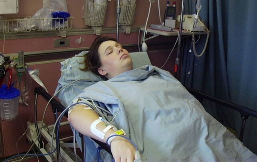inspiringlife.pt - Mulher encontra agulha epidural "esquecida" na sua coluna 14 anos depois de dar à luz
