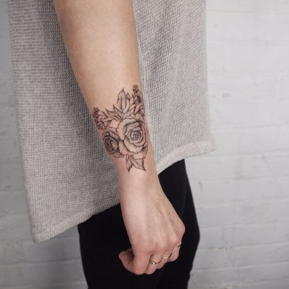 inspiringlife.pt - 17 tatuagens de flores para as mulheres que querem realçar o seu lado mais feminino