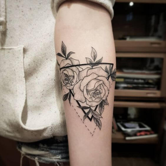 inspiringlife.pt - 17 tatuagens de flores para as mulheres que querem realçar o seu lado mais feminino