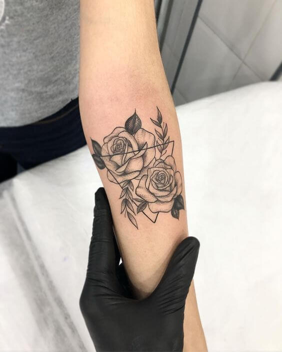 inspiringlife.pt - 17 tatuagens de flores para as mulheres que querem realçar o seu lado mais feminino