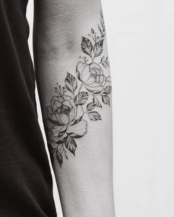 inspiringlife.pt - 17 tatuagens de flores para as mulheres que querem realçar o seu lado mais feminino