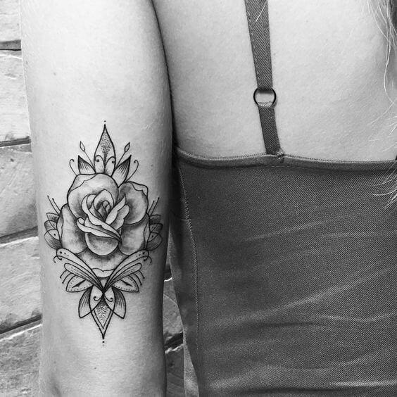 inspiringlife.pt - 17 tatuagens de flores para as mulheres que querem realçar o seu lado mais feminino