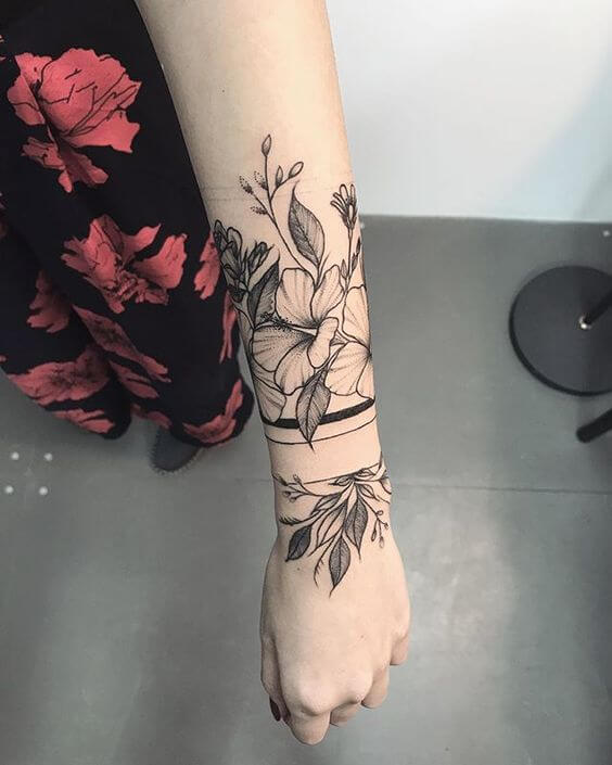 inspiringlife.pt - 17 tatuagens de flores para as mulheres que querem realçar o seu lado mais feminino