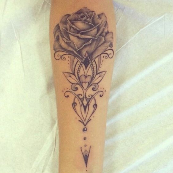 inspiringlife.pt - 17 tatuagens de flores para as mulheres que querem realçar o seu lado mais feminino