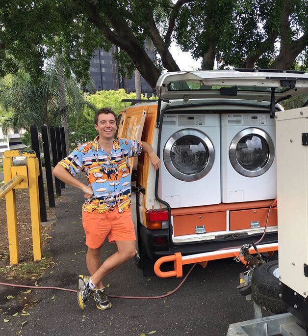 inspiringlife.pt - Amigos transformam carrinha em lavandaria móvel para pessoas sem-abrigo