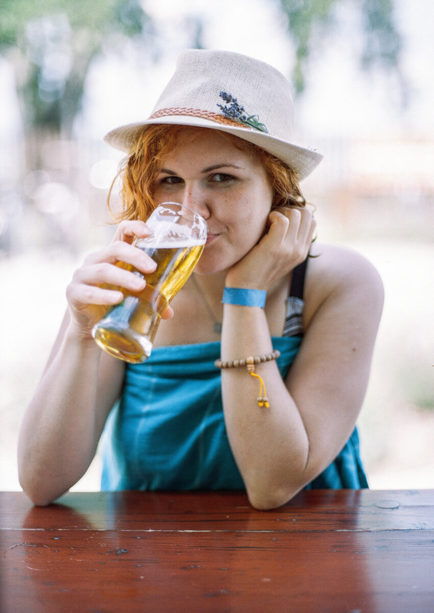 inspiringlife.pt - Estudo revela que mulheres que bebem cerveja são mais felizes