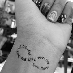 inspiringlife.pt - 17 ideias de tatuagens para o pulso pequenas e discretas