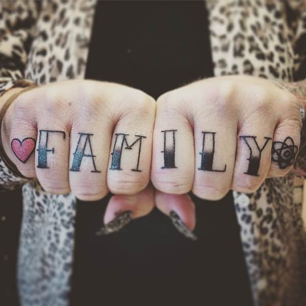 inspiringlife.pt - 22 tatuagens para os dedos que te irão dar um look rebelde