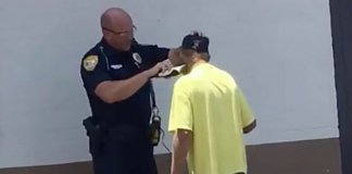 Polícia ajuda homem sem-abrigo a desfazer a barba para entrevista de emprego