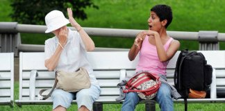 Cientista descobre que os peidos das mulheres cheiram pior do que os dos homens