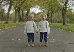inspiringlife.pt - 21 fotografias de gémeos idênticos que provam o quão eles são diferentes