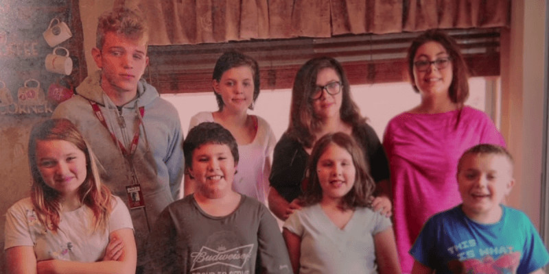 inspiringlife.pt - Mãe de cinco filhos adopta os três filhos da sua vizinha após esta falecer com cancro