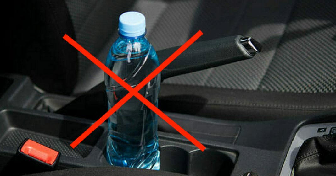 O perigo de deixares garrafas de água dentro do carro