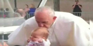 Papa beija cabeça de bebé e o seu tumor cerebral incurável diminui drasticamente
