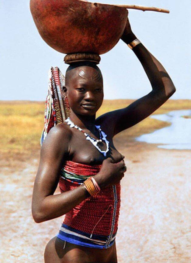 inspiringlife.pt - Fotógrafas captam a beleza única de tribo no Sudão em série de fotos fenomenais