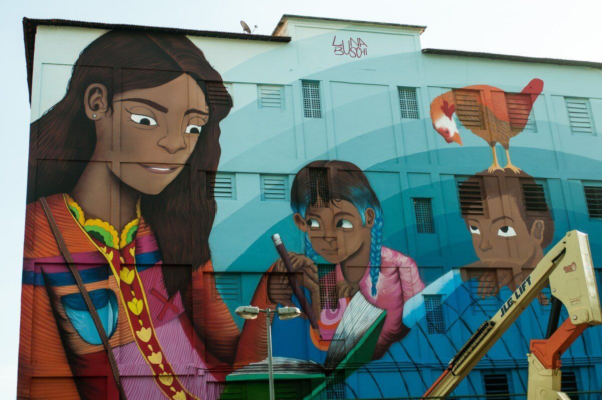 inspiringlife.pt - Mulher desenha maior grafite do Mundo em prédio no Rio de Janeiro, Brasil