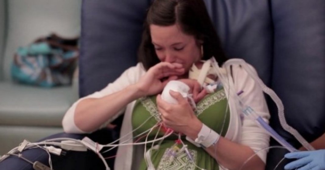 A incrível história de uma mãe e o seu bebé prematuro de 5 meses