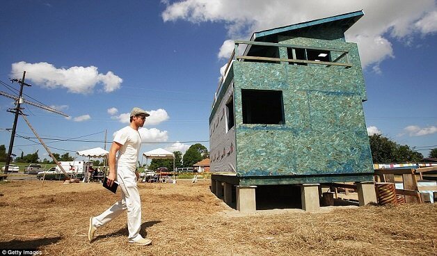 inspiringlife.pt - Brad Pitt ajuda a construir casas ecológicas para famílias vítimas do furacão Katrina