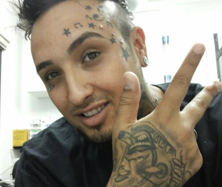 homem-tatua-cadela-e-enfurece-as-redes-sociais2