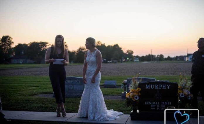 inspiringlife.pt - Mulher veste-se de noiva no dia do casamento para homenagear o seu falecido noivo