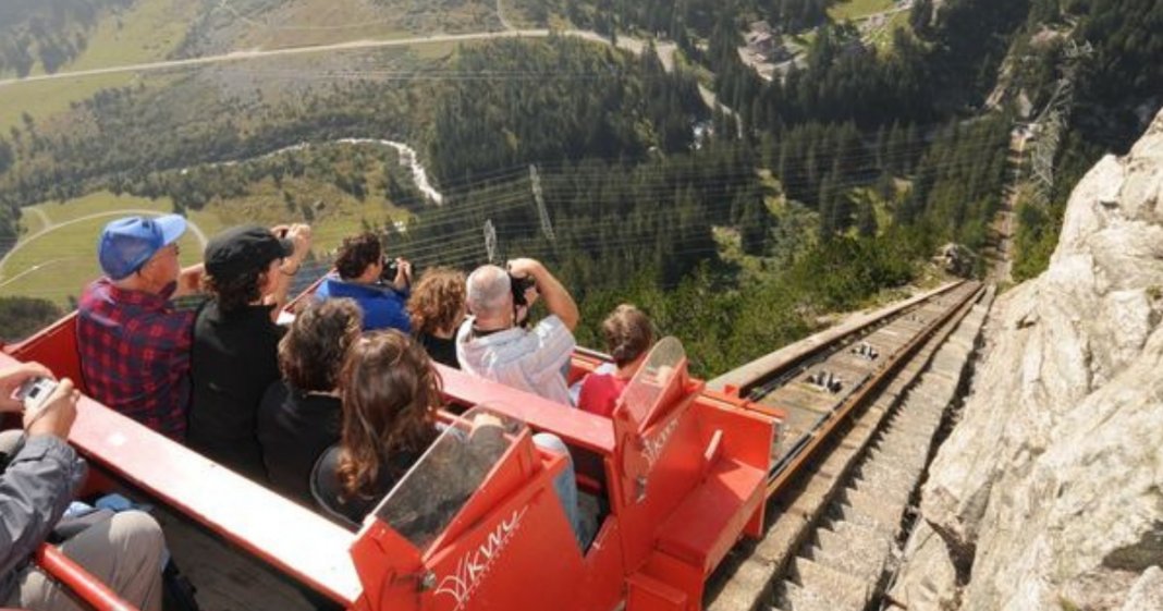 Viagem de comboio na Suíça é uma incrível montanha-russa na Natureza