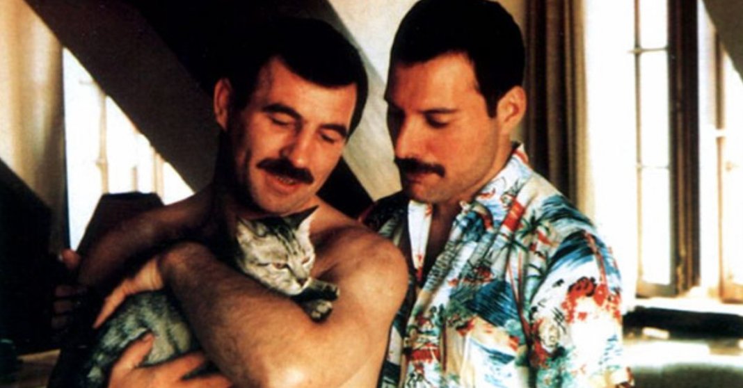Fotos raras mostram o amor entre Freddie Mercury e o seu namorado