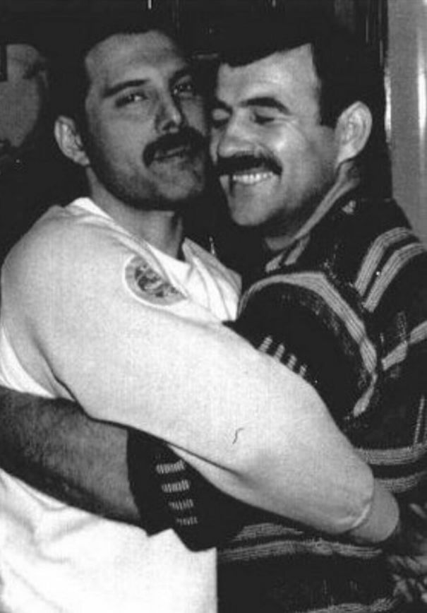 inspiringlife.pt - Fotos raras mostram o amor entre Freddie Mercury e o seu namorado