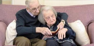 Marido de 91 anos lê diário para mulher com amnésia para manter o amor vivo