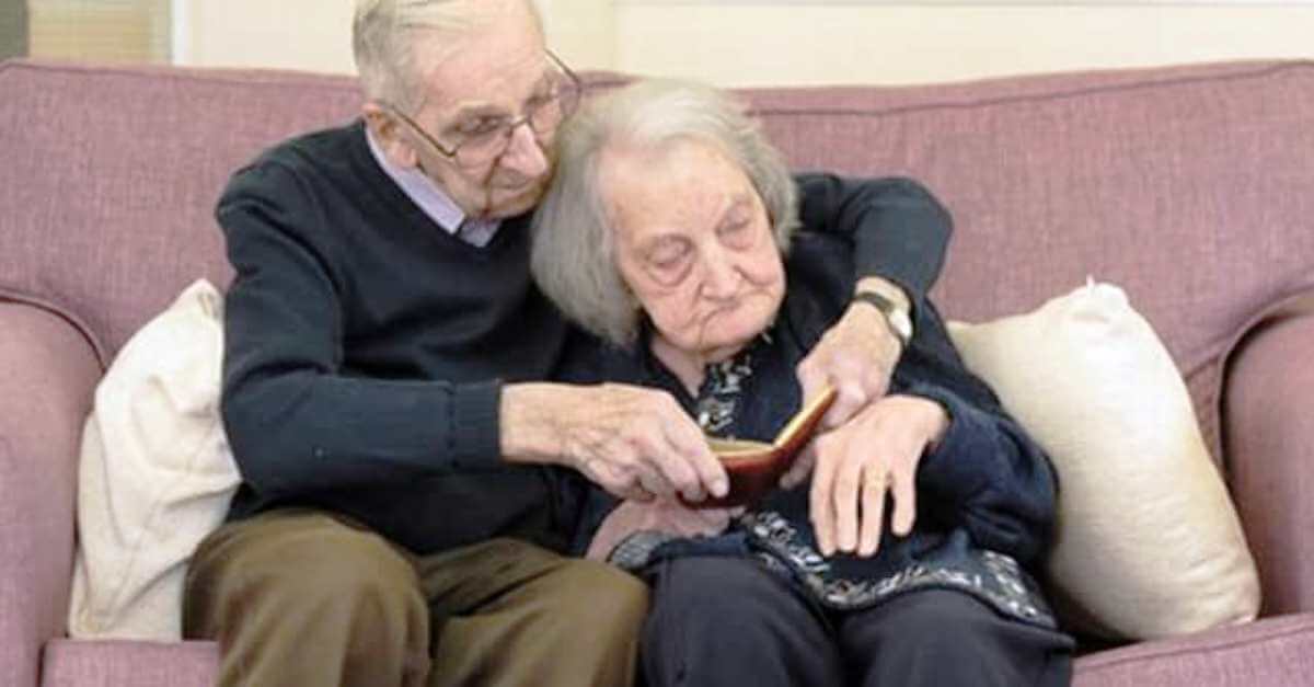 inspiringlife.pt - Marido de 91 anos lê diário para mulher com amnésia para manter o amor vivo