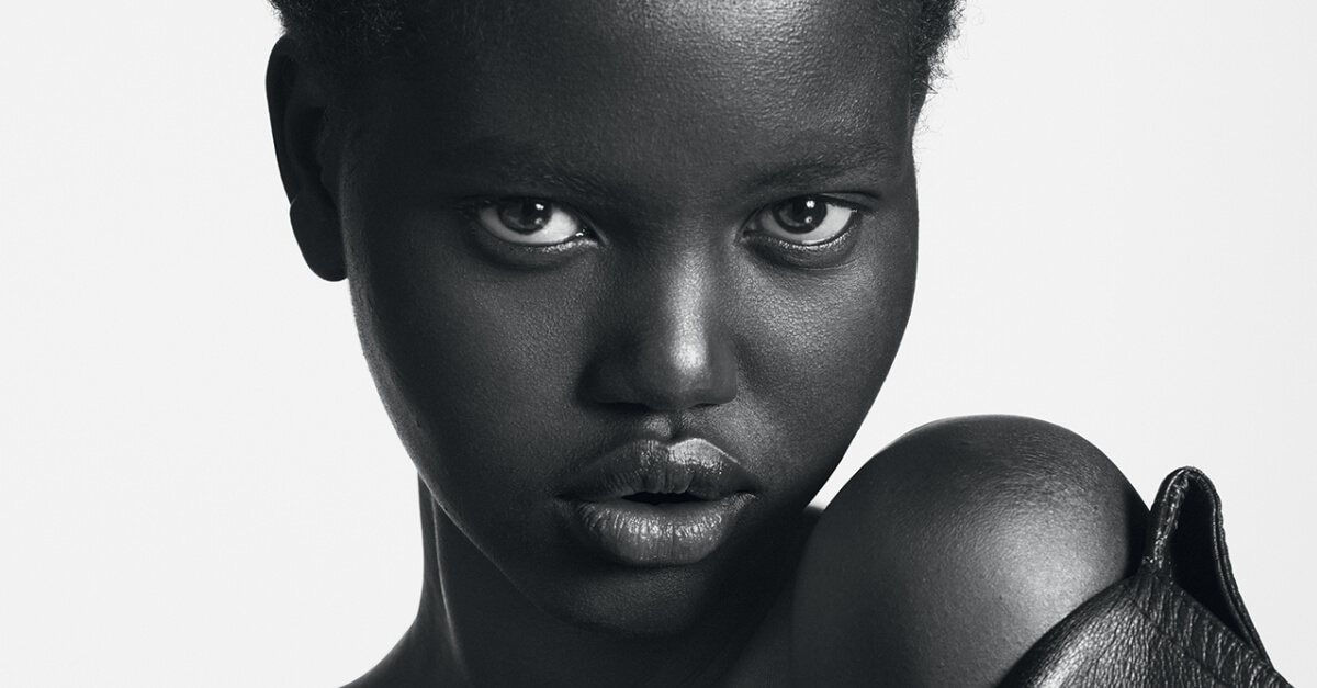 inspiringlife.pt - Adut Akech é uma refugiada do Sudão e tornou-se no novo rosto da Chanel