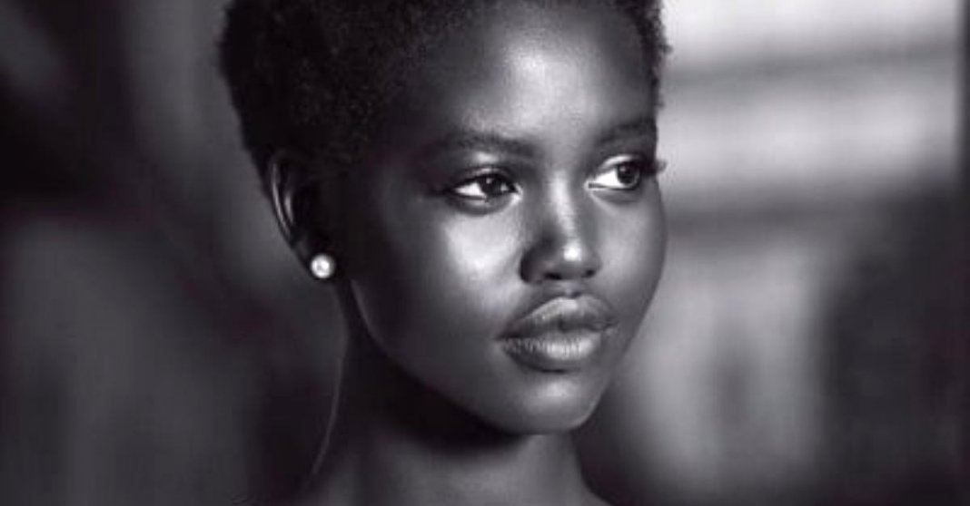 Adut Akech é uma refugiada do Sudão e tornou-se no novo rosto da Chanel
