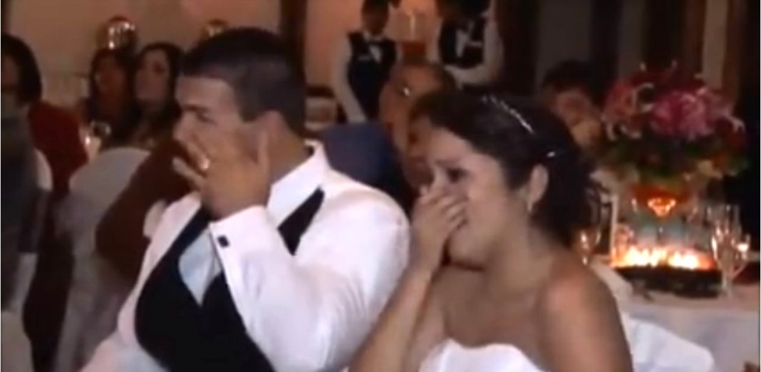 Pai deixa filha e genro em lágrimas com surpresa durante o casamento